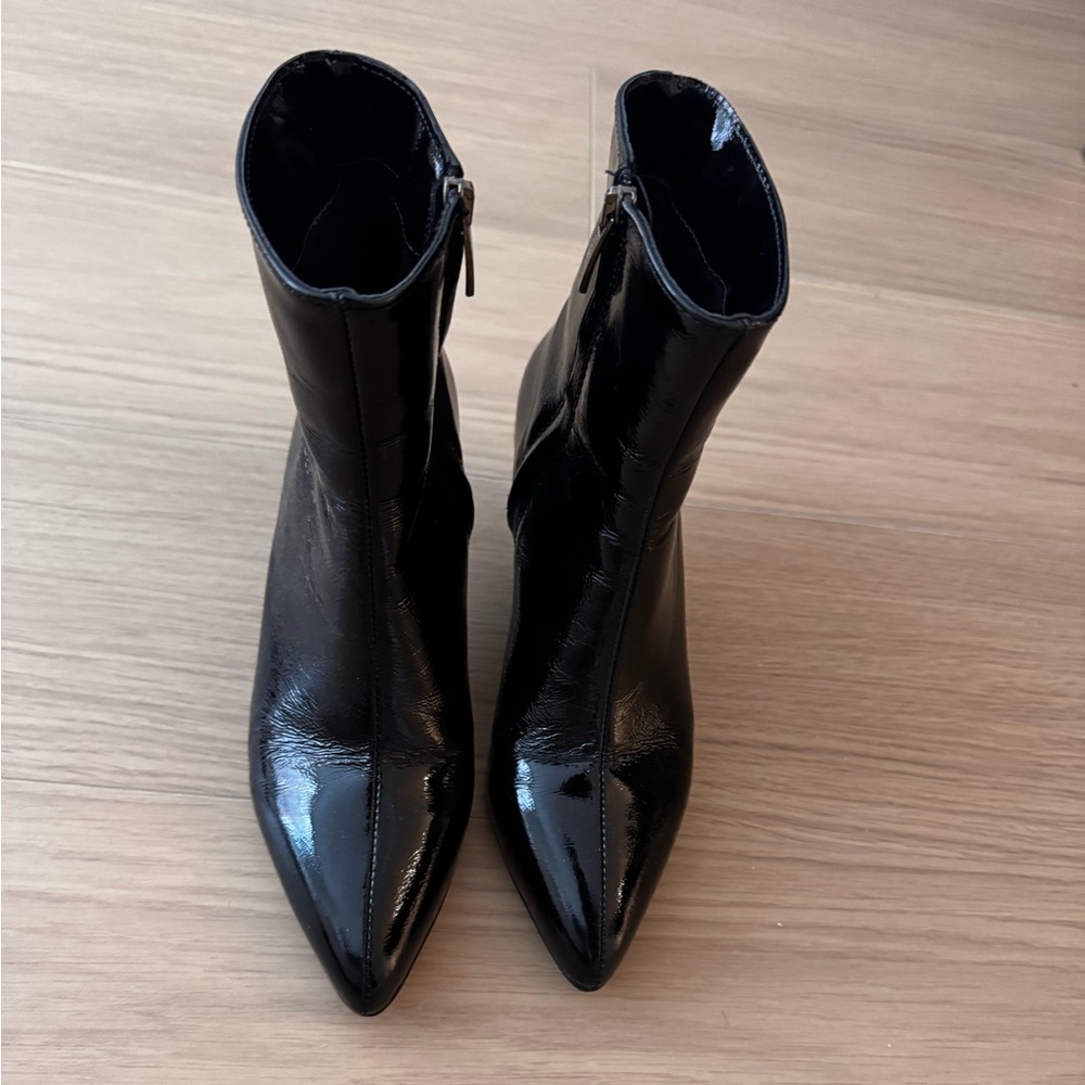 La CANADIENNE Glossy Black Ankle Boots